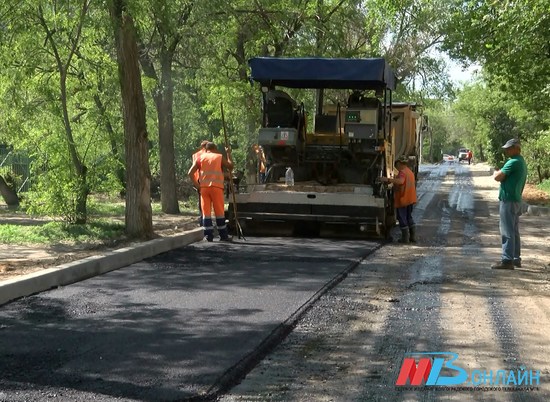 В Волгограде продолжается дорожный ремонт в частном секторе